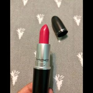 MAC Lipstick Shade - Lustering